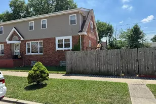 10200 S Rhodes Ave, Chicago, IL 60628 - Photo 2