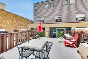 1140 W Cornelia Ave, Chicago, IL 60657 - Photo 12