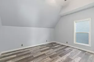 329 S 10th St, Dekalb, IL 60115 - Photo 16