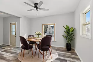 329 S 10th St, Dekalb, IL 60115 - Photo 4