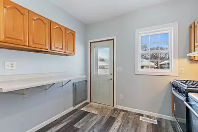 329 S 10th Street, Dekalb, IL 60115 - Photo 10