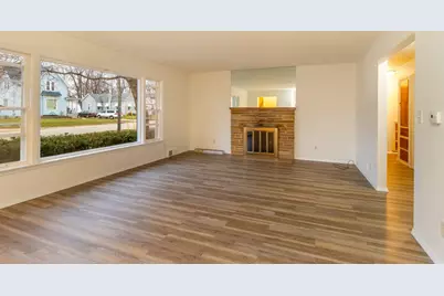 316 W Perry Street, Belvidere, IL 61008 - Photo 6