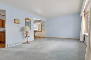 1696 S Elm St, Des Plaines, IL 60018 - Photo 4