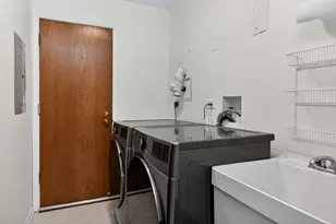 601 Lake Hinsdale Dr, Willowbrook, IL 60527 - Photo 16