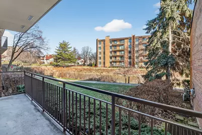 601 Lake Hinsdale Drive #101, Willowbrook, IL 60527 - Photo 2