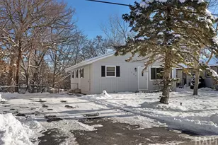 197 Maplewood Dr, Antioch, IL 60002 - Photo 2