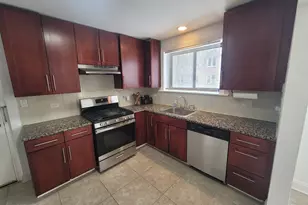 2700 W Lunt Ave, Chicago, IL 60645 - Photo 10