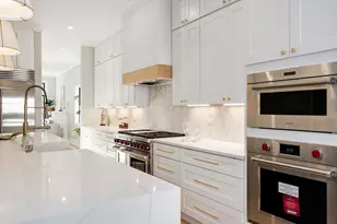 2902 N Seeley Ave, Chicago, IL 60618 - Photo 12