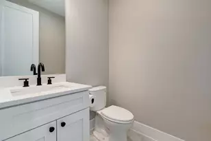 2902 N Seeley Ave, Chicago, IL 60618 - Photo 32