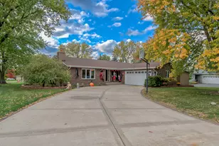 1605 S Regan Rd, New Lenox, IL 60451 - Photo 2