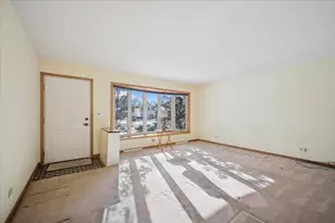 1402 W Willow Ln, Mount Prospect, IL 60056 - Photo 4