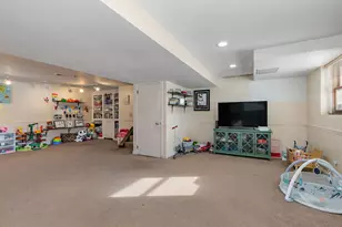 1345 S Madlock Ct, Elgin, IL 60123 - Photo 16