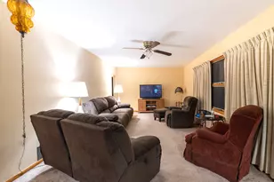 20 Park Dr, Yorkville, IL 60560 - Photo 6