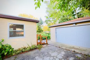 423 Lawrence Ave, Grayslake, IL 60030 - Photo 16