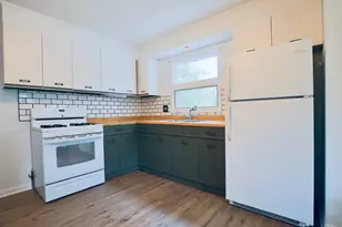 423 Lawrence Ave, Grayslake, IL 60030 - Photo 2