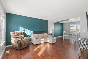 39 W Bluebell Ave, Cortland, IL 60112 - Photo 6