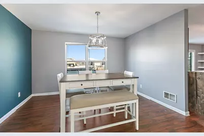 39 W Bluebell Avenue, Cortland, IL 60112 - Photo 8