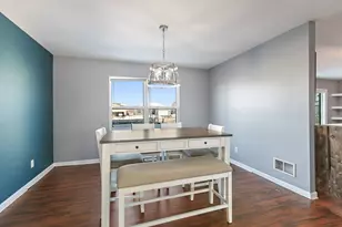 39 W Bluebell Ave, Cortland, IL 60112 - Photo 8