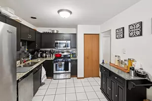 2797 Shelly Ln, Aurora, IL 60504 - Photo 10