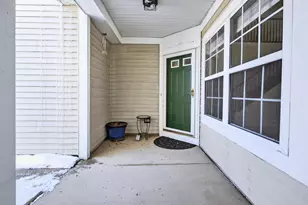 31104 Carpenter Ct, Warrenville, IL 60555 - Photo 2