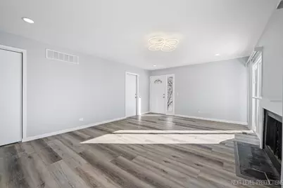 2S616 Linden Square, Warrenville, IL 60555 - Photo 6