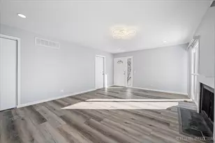 2S616 Linden Square, Warrenville, IL 60555 - Photo 6