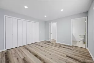 2S616 Linden Square, Warrenville, IL 60555 - Photo 14