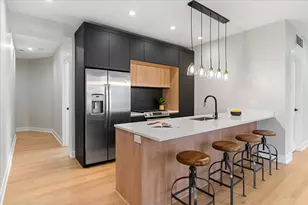 3653 W Barry Ave, Chicago, IL 60618 - Photo 8