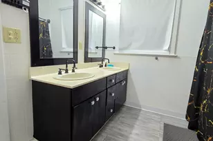 481 Division St, Elgin, IL 60120 - Photo 10