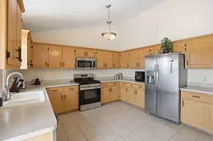 1347 Rainbow Cir, Manteno, IL 60950 - Photo 6