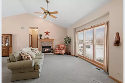 8207 Squirrel Drive, Spring Grove, IL 60081 - Photo 4