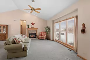 8207 Squirrel Dr, Spring Grove, IL 60081 - Photo 4