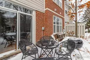 349 Pine Lake Cir, Vernon Hills, IL 60061 - Photo 24