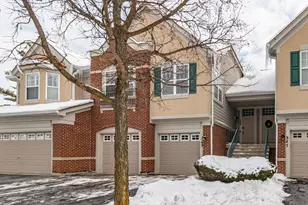 349 Pine Lake Cir, Vernon Hills, IL 60061 - Photo 2