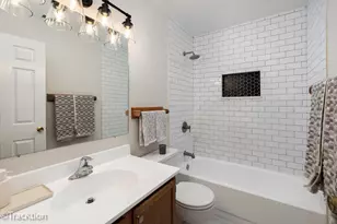 378 Sandhurst Cir, Glen Ellyn, IL 60137 - Photo 10