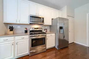 439 Pine Lake Cir, Vernon Hills, IL 60061 - Photo 12