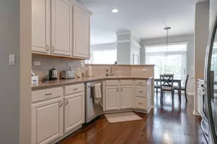 439 Pine Lake Cir, Vernon Hills, IL 60061 - Photo 10