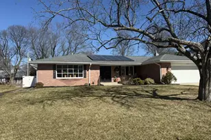 5766 Hoylake Dr, Rockford, IL 61107 - Photo 2