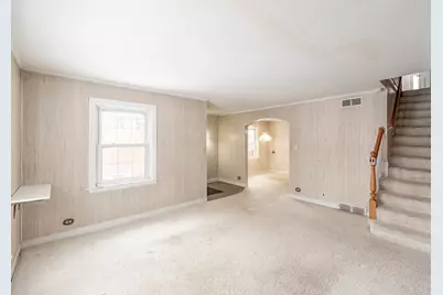 6704 Trumbull Avenue, Lincolnwood, IL 60712 - Photo 2