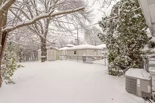 6704 Trumbull Ave, Lincolnwood, IL 60712 - Photo 14