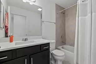 30W158 Wheeler Cir, Warrenville, IL 60563 - Photo 16