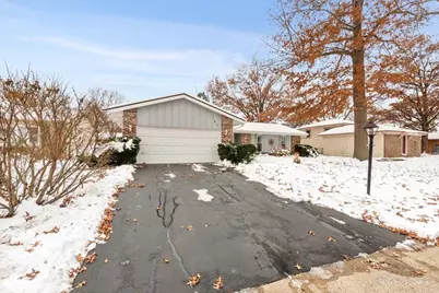 145 Sherwood Drive, Cary, IL 60013 - Photo 2