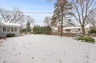 145 Sherwood Dr, Cary, IL 60013 - Photo 24