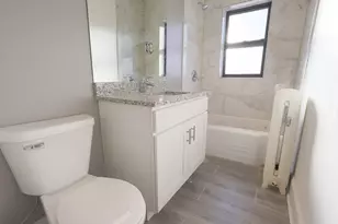 637 W Cornelia Ave, Chicago, IL 60657 - Photo 16