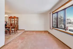 749 Old Farm Rd, Matteson, IL 60443 - Photo 4