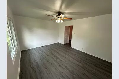 [Address not provided], Dekalb, IL 60115 - Photo 4