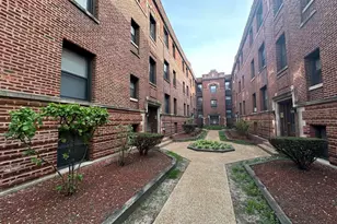 929 W Sunnyside Ave, Chicago, IL 60640 - Photo 2