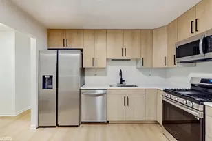 375 W Winchester Rd, Libertyville, IL 60048 - Photo 4