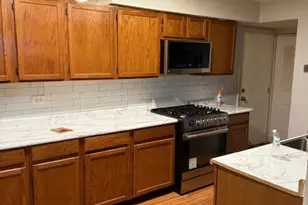 183 Judith Ct, Bartlett, IL 60103 - Photo 2