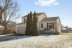 3 Woodview Ct, Streamwood, IL 60107 - Photo 1